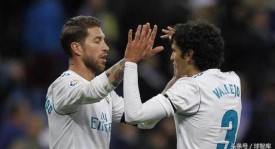 西甲赛场40岁传奇球员花白短发重返巴萨，感动全场